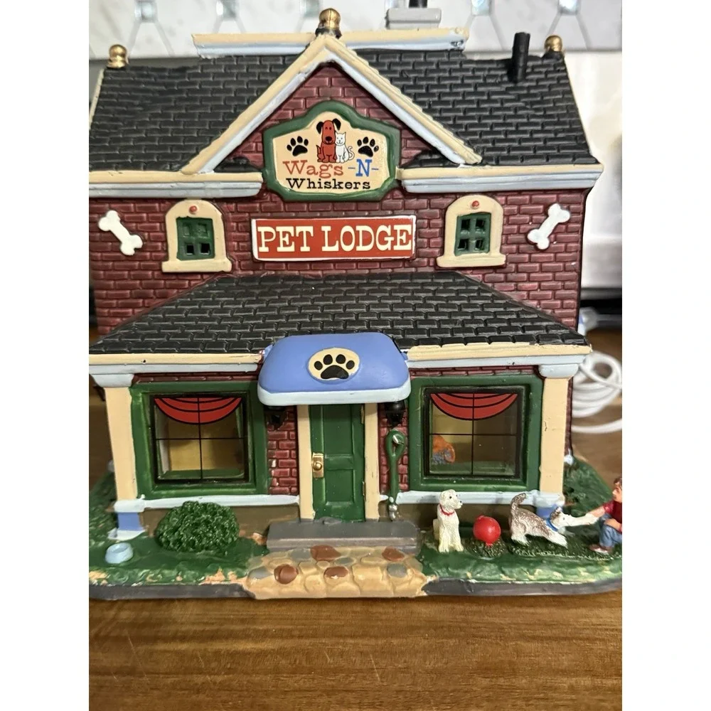 Lemax Coventry Cove Wags N Whiskers Pet Lodge Christmas Village Lighted 2015 Box